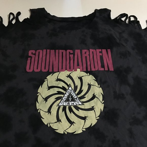 Torrid Soundgarden Gray/Black Tie-Dye Slashed Tee Shirt Plus Size 2 2X - Picture 2 of 8